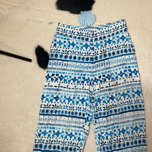 Walker & Wade Catalina Pant in the "Blue Lagoon" pattern - Picture 5 of 9